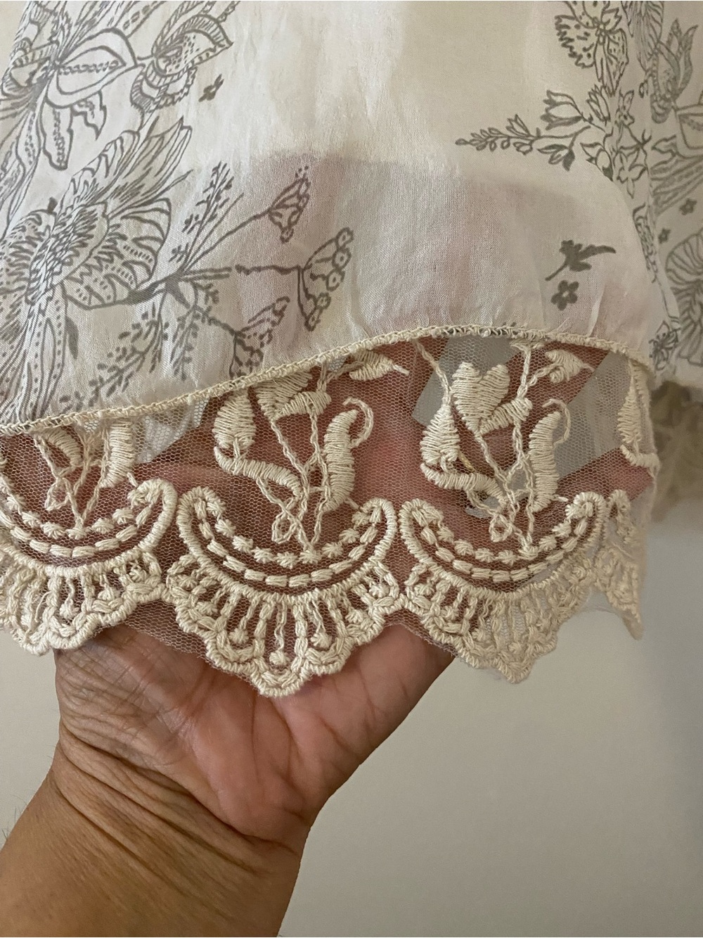 Via Signoria Made in Italy Silk sheer Floral Lace Hem Sleeveless Top - Cream - Picture 3 of 11